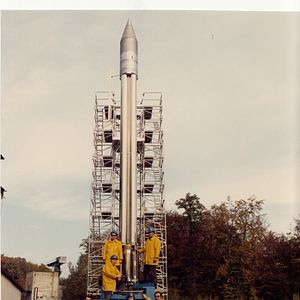 Bilder Fly, Rocket Fly! - Mit Macheten zu den Sternen