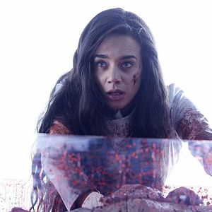 Bilder Hannah John-Kamen