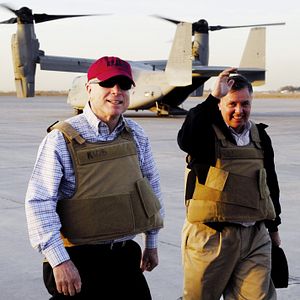 Bilder John McCain: For Whom the Bell Tolls