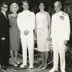 Bilder John McCain: For Whom the Bell Tolls