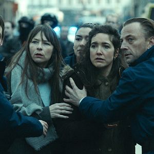 Bilder 24 Hours - Two Sides Of Crime