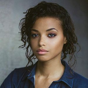 Bilder Ella Balinska