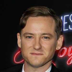 Bilder Lewis Pullman