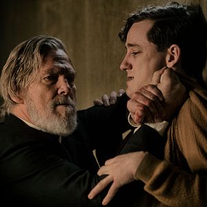 Bilder Lewis Pullman