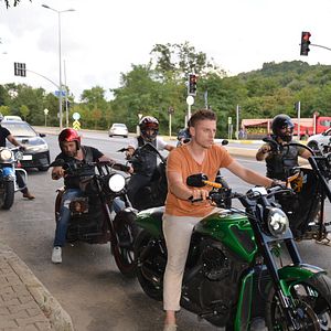 Bilder Bekarlığa Feda