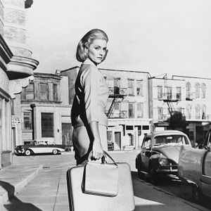 Bilder Der nackte Kuss