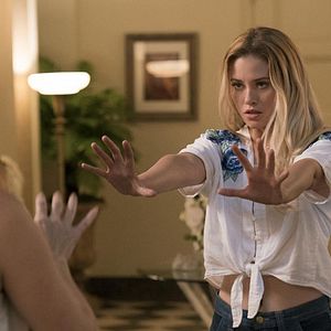 Bilder Virginia Gardner