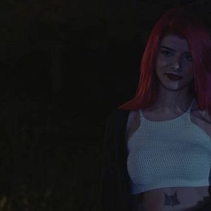 Bilder Uçurum - Asla Arkana Bakma