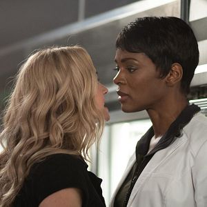 Bilder Brianne Howey