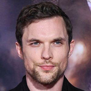 Bilder Ed Skrein