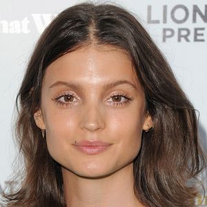 Bilder Charlbi Dean Kriek