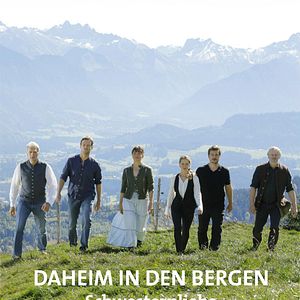 Bilder Daheim in den Bergen: Schwesternliebe