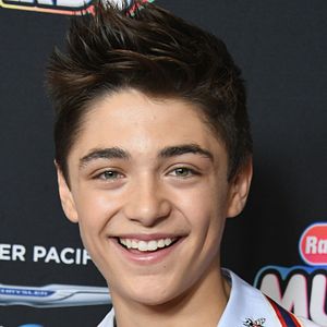 Bilder Asher Angel