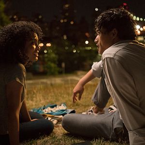 Bilder Charles Melton