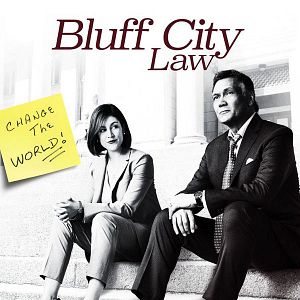 Bilder Bluff City Law