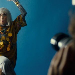 Bilder Mrs. Mills von nebenan