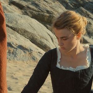 Bilder Porträt einer jungen Frau in Flammen