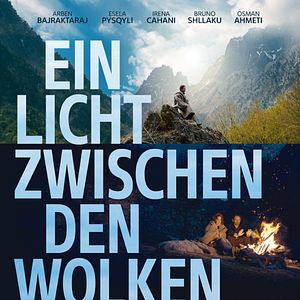 Bilder Ein Licht zwischen den Wolken