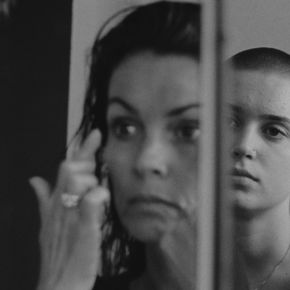 Bilder The Girl with Two Heads