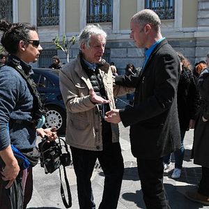 Bilder Adults in the Room