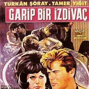 Bilder A Strange Wedding