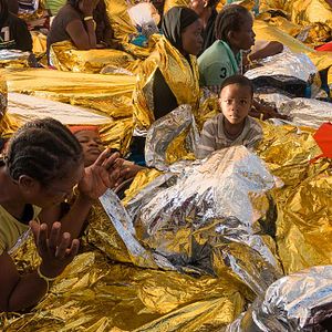 Bilder Beyond the Beach - The Hell and the Hope