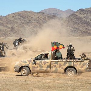 Bilder Operation Red Snake - Band Of Sisters