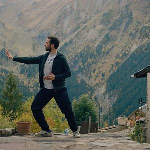 Bilder Debout sur la montagne