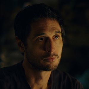 Bilder Debout sur la montagne