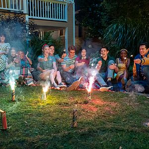 Bilder Charles Melton