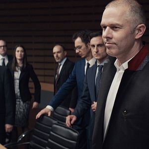 Bilder Adults in the Room