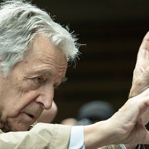 Bilder Adults in the Room