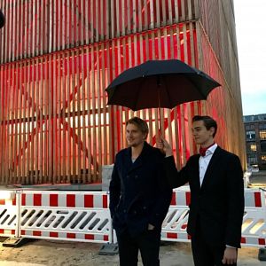 Bilder Bitte nach Mitte!