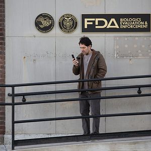 Bilder Living With Yourself