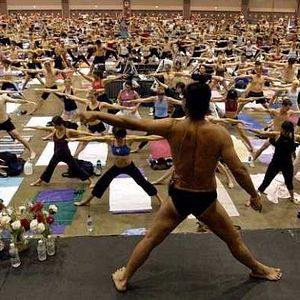 Bilder Bikram: Yogi, Guru, Raubtier