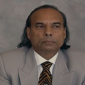 Bilder Bikram: Yogi, Guru, Raubtier