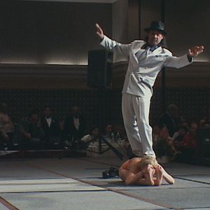 Bilder Bikram: Yogi, Guru, Raubtier