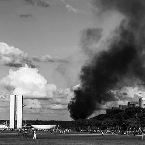 Bilder O Mês Que Não Terminou