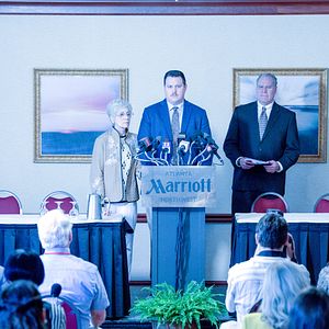 Bilder Cameron Britton