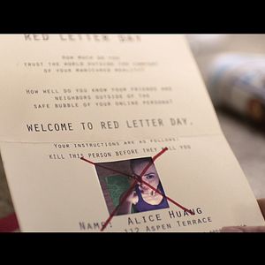 Bilder Red Letter Day - Töte deine Nachbarn