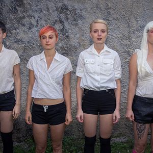 Bilder Die traurigen Mädchen aus den Bergen