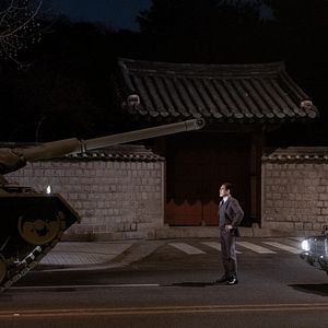 Bilder Das Attentat – The Man Standing Next