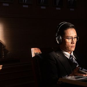 Bilder Das Attentat – The Man Standing Next