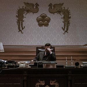 Bilder Das Attentat – The Man Standing Next