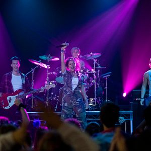 Bilder Julie and the Phantoms