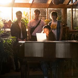 Bilder Julie and the Phantoms