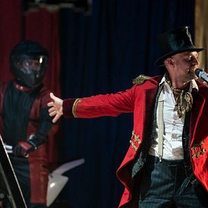 Bilder Gott, du kannst ein Arsch sein!