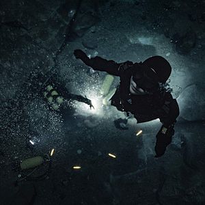 Bilder Breaking Surface - Tödliche Tiefe