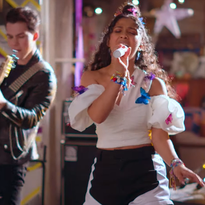 Bilder Julie and the Phantoms