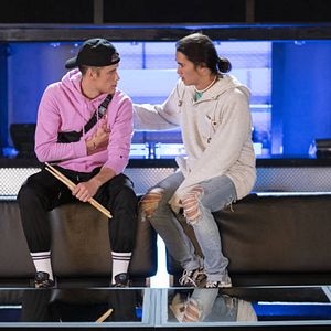 Bilder Julie and the Phantoms